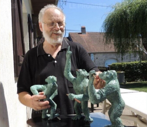 Pierre DUC et ses trois singes